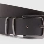 this belt offers versatility to compliment any outfit while the sleek buckle adds a touch of sophistication. Pair it with jeans and a T-shirt for a casual, everyday look or dress it up with a suit and tie for a more formal occasion.

Silver detailed buckle
Smooth black side
Textured brown side
Reversible