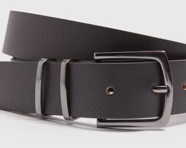 image155.png this belt offers versatility to compliment any outfit while the sleek buckle adds a touch of sophistication. Pair it with jeans and a T-shirt for a casual, everyday look or dress it up with a suit and tie for a more formal occasion.
Silver detailed buckle
Smooth black side
Textured brown side
Reversible - Image 1